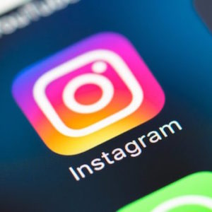 Instagram utilise une menace de viol et de meurtre pour une publicité sur Facebook