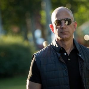 Aidé par le Black Friday, Jeff Bezos (patron d'Amazon) voit sa fortune personelle dépasser les 100 milliards de dollars