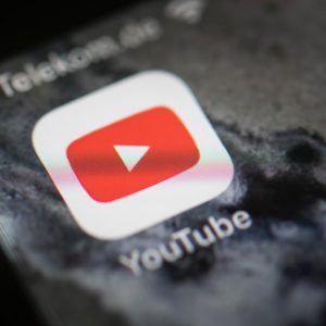 YouTube teste les commentaires sous les vidéos cachés par défaut sur son application