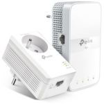 image produit TP-Link CPL WiFi AC 1200 Mbps + CPL 1000 Mbps avec Port Ethernet Gigabit et Prise Intégrée, Boitier WiFi Kit de 2 - Solution idéale pour profiter du service Multi-TV à la maison TL-WPA7617(FR)