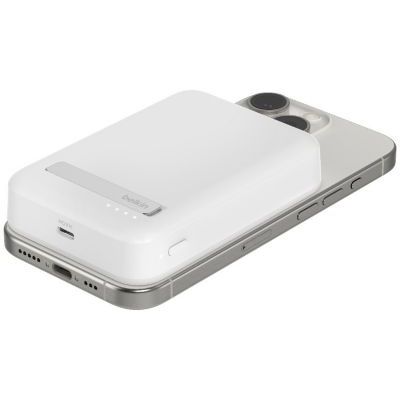 image Belkin BoostCharge Pro Batterie Externe sans Fil 10 000 mAh avec Qi2 (Chargeur Portable Compatible MagSafe, Support intégré, pour iPhone 16, 16 Plus, 16 Pro, 16 Pro Max, iPhone 15, etc., Blanche)