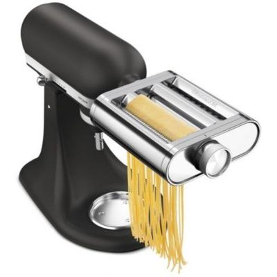 image KitchenAid 5KSM3MPA Lot de 3 rouleaux à pâtes et coupe-pâtes en métal avec rouleau à pâtes, coupe-spaghetti, coupe-fettuccine, accessoire en acier inoxydable pour batteurs sur socle KitchenAid