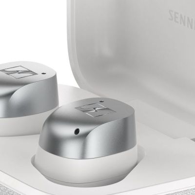 image Sennheiser MOMENTUM True Wireless 4 (Nouveau 2024) - Écouteurs intelligents avec Bluetooth 5.4, son très clair, design confortable, autonomie de 30 h de la batterie et ANC adaptatif - Blanc argenté