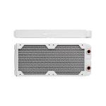 image produit Corsair Hydro X Series, XR5 Radiateur de 240 mm (Doubles Fixations Ventilateur de 120 mm, Installation Facile, Construction en Cuivre Premium, Guides de Vis de Ventilateur Inclus) Blanc - livrable en France