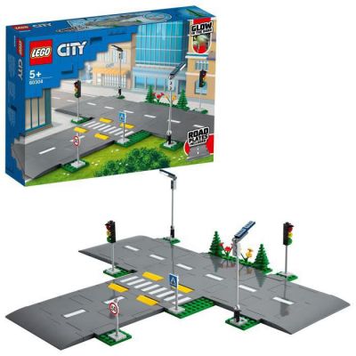 image LEGO 60304 City Intersection Ã€ Assembler, Jeu Construction Ville avec Panneaux Et Routes Ã€ Imbriquer pour Garçon Ou Fille