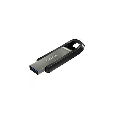 image SanDisk Extreme Go 128 Go Clé USB 3.2 de type-A offrant des vitesses allant jusqu'à 395 Mo/s en lecture et jusqu'à 180 Mo/s en écriture