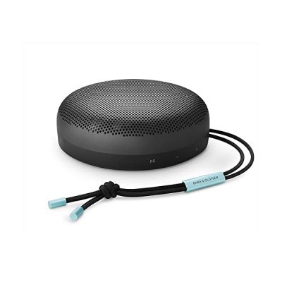 image Bang & Olufsen Beosound A1 (2ème Gén) - Enceinte Bluetooth Portable Étanche, Son Immersif à 360 Degrés, Microphones pour les Appels Téléphoniques & Assistance Vocale Alexa, 18 H - Noir/Bleu Oxygène